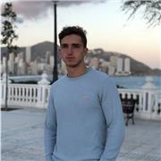 Profesor graduado en Educación Primaria con menciones en Pedagogía Terapéutica y Educación Física
